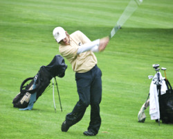 Senior golfers play through links strongly